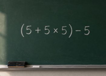 Quanto é (5 + 5 × 5) − 5? Essa conta simples está derrubando muita gente