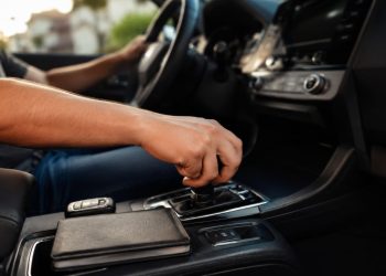 O que significa o símbolo D/S em uma transmissão automática?