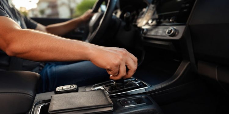O que significa o símbolo D/S em uma transmissão automática?