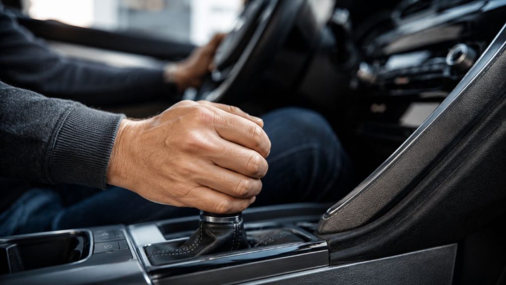 O que significa o símbolo D/S em uma transmissão automática?