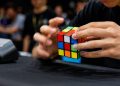 A pessoa que resolveu o cubo mágico mais rápido do mundo entrou para a história do Guinness
