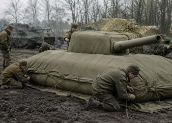 O “Exército Fantasma” que enganou nazistas com tanques falsos e truques de guerra