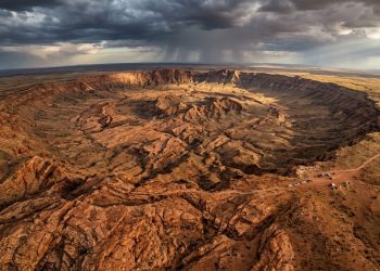 A cratera de asteroide de 2 bilhões de anos escondida na areia de um deserto Australiano