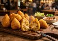A coxinha sem massa tão cremosa e recheada que faz a versão tradicional parecer sem graça