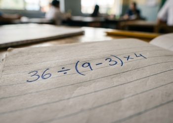 Você consegue calcular corretamente "36 ÷ (9 - 3) × 4"? Taxa de acertos: 70%