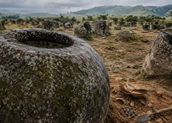 Os misteriosos jarros gigantes do Laos, considerados um dos maiores enigmas arqueológicos da Ásia, começaram a revelar pistas após análises recentes.