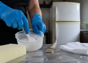 O método caseiro que clareia geladeira encardida rapidamente