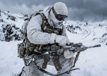 O treinamento militar na neve que transforma soldados comuns em tropas de elite