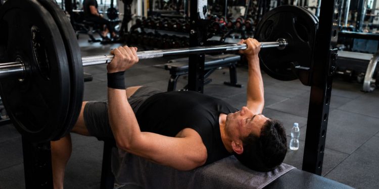 Treino dividido em 5 dias promete ganho muscular sem incluir corrida e com resultados surpreendentes