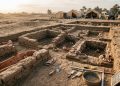 Arqueólogos revelam antigo cemitério greco-romano que estava escondido sob camadas de história no Egito há mais de 2 mil anos