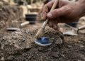 Uma pedra azul, um menino de 12 anos e um segredo enterrado há quase 2.000 anos em uma cidade citada nos Evangelhos