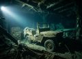 Ao explorarem um navio naufragado da Segunda Guerra Mundial, afundado em 1942, mergulhadores se deparam com um misterioso Jeep, quase intacto