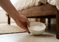 Coloque bicarbonato de sódio debaixo da cama antes de dormir: o efeito pode ser percebido já na manhã seguinte