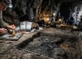 Arqueólogos e a descoberta que pode mudar a história humana: vestígios de fogo controlado foram encontrados em uma caverna há 1,8 milhão de anos