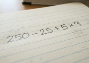 A expressão 250 – 25 ÷ 5 × 9 está fazendo muita gente duvidar da própria inteligência