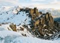 Quando a neve derrete, uma fortaleza monumental de 2.500 metros de altitude reaparece e reacende um antigo mistério
