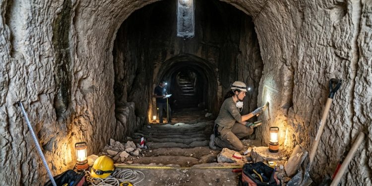 Uma passagem subterrânea de 50 metros descoberta sob Jerusalém está intrigando especialistas