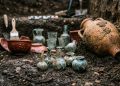 Túmulo romano de 2 mil anos encontrado na Grã-Bretanha guarda frascos de perfumes raros