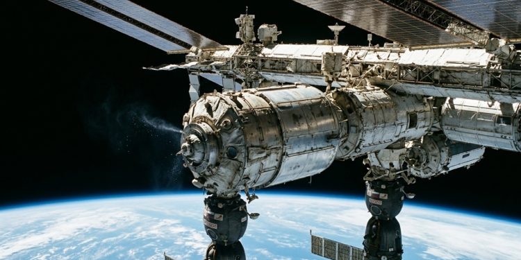 Um vazamento inesperado colocou a tripulação da Estação Espacial Internacional em alerta