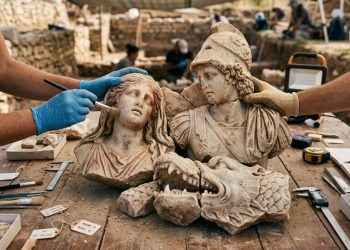 Arqueólogos juntaram dezenas de fragmentos e revelaram uma cena mitológica desaparecida há quase 2.000 anos