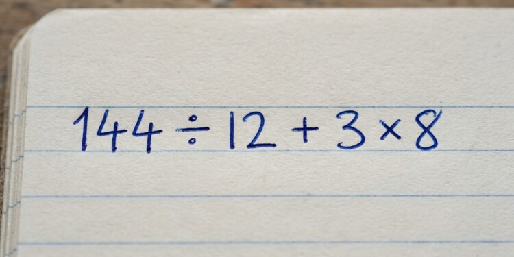 Você tem raciocínio rápido? Encontre o resultado de 144 ÷ 12 + 3 × 8