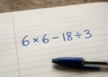 A equação (6 × 6 – 18 ÷ 3) parece básica, mas a resposta errada domina as redes