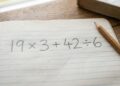 Você cairia nessa? Veja por que 19 × 3 + 42 ÷ 6 confunde