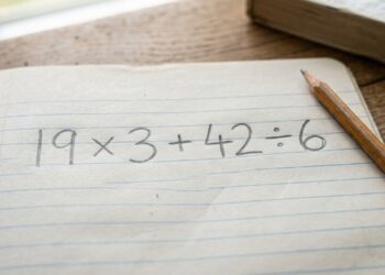 Você cairia nessa? Veja por que 19 × 3 + 42 ÷ 6 confunde