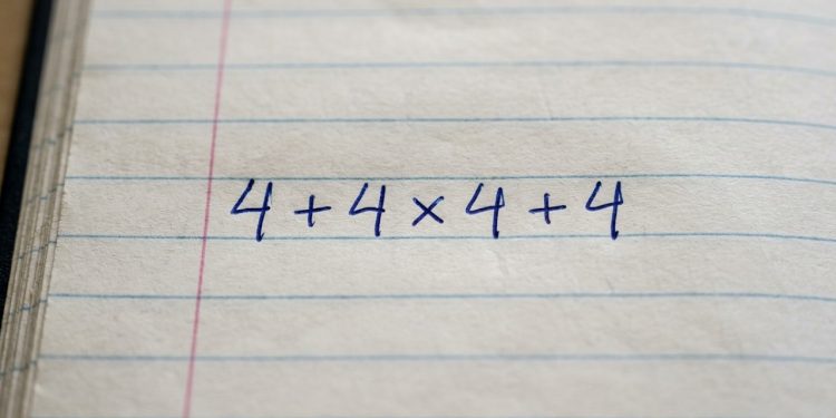 A equação (4 + 4 × 4 + 4) parece fácil demais para dar errado, mas muita gente erra
