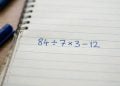 Apenas 1 em cada 100 pessoas consegue resolver 84 ÷ 7 × 3 – 12 sem cometer o erro que derruba quase todo mundo