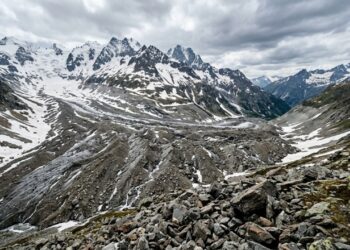 Esses “rios de pedra” escondidos nas montanhas estão intrigando cientistas e revelam um fenômeno fascinante da natureza