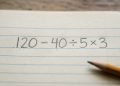 8 em cada 10 pessoas erram a equação 120 – 40 ÷ 5 × 3 e o motivo está na ordem das operações