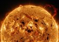 Algo estranho está acontecendo dentro do Sol, e os sinais estão deixando astrônomos intrigados.