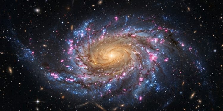 Astrônomos usam o MUSE para investigar a misteriosa galáxia W2246f e descobrem um núcleo quase adormecido