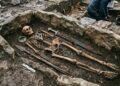 O túmulo mais rico da Idade do Ferro na Escócia será exibido pela primeira vez e revela armas raras de um jovem guerreiro enterrado há 2.000 anos