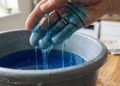 Como transformar 1 barra de sabão em até 4 litros de detergente líquido para roupas e economizar muito em produtos