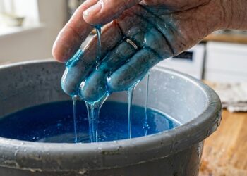 Como transformar 1 barra de sabão em até 4 litros de detergente líquido para roupas e economizar muito em produtos