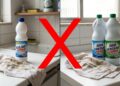 Nem alvejante nem água sanitária: o truque que ajuda a recuperar panos de prato engordurados em poucos minutos usando um saco plástico