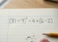Só 1 em cada 30 pessoas resolve corretamente (81 ÷ 9)² − 4 × (6 − 2) sem erro