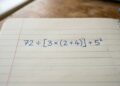 Este cálculo 72 ÷ [3 × (2 + 4)] + 5² está confundindo até os "experts" em matemática