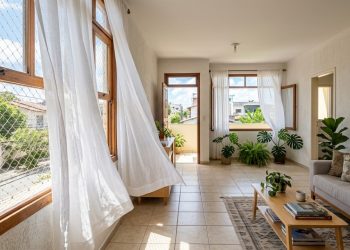 Sem ventilador: 5 truques inteligentes para circular o ar da sua casa sem gastar energia elétrica