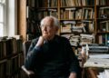 Zygmunt Bauman, filósofo da modernidade líquida, sobre felicidade e dependências: “A felicidade não reside em ser completamente livre, mas em aprender a conviver com nossas dependências.”
