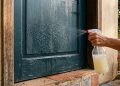 Borrifar vinagre com sal na porta de casa: Por que e quando fazer isso?