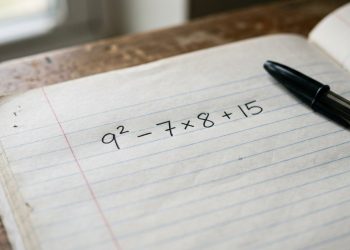 Você consegue encontrar o resultado de 9² – 7 × 8 + 15 em menos de 10 segundos?
