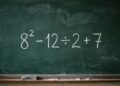 Esse cálculo viral com potência 8² − 12 ÷ 2 + 7 confunde até quem acha que domina matemática