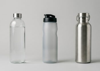 Vidro, de plástico ou de aço inoxidável: qual garrafa conserva melhor a água na geladeira?