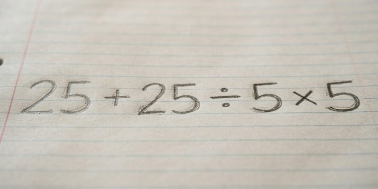 Apenas 3% das pessoas conseguem resolver 25 + 25 ÷ 5 × 5 sem errar