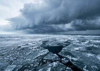 Antártida em alerta: nova pesquisa revela sistema climático muito mais sensível do que os modelos previam e impactos podem ser maiores até 2100