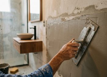 Não são azulejos, tinta ou painéis: este material está agora conquistando os banheiros modernos e elegantes