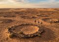 Satélites revelam 280 círculos de pedra no Saara que podem reescrever a história das primeiras civilizações